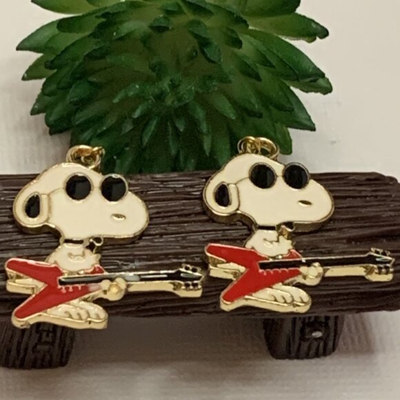 Snoopy Earring, Joe Cool Earring, Peanuts Earring, Gift Idea, Guitar Earring - Picture 2 of 8
